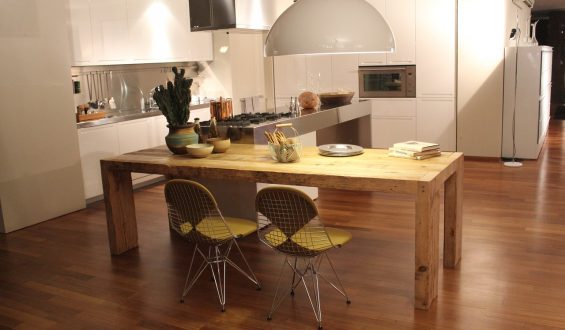 Pomiędzy kuchnią a salonem, czyli jak zaaranżować nowoczesną przestrzeń mieszkalną?