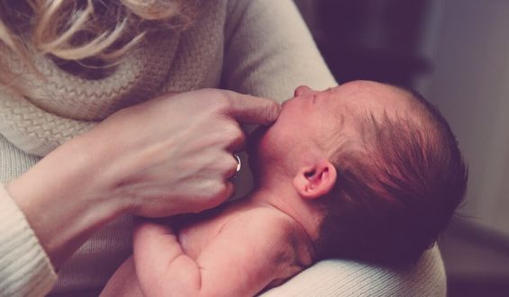 Jak rozpoznać anemię z niedoboru żelaza u niemowląt i małych dzieci?